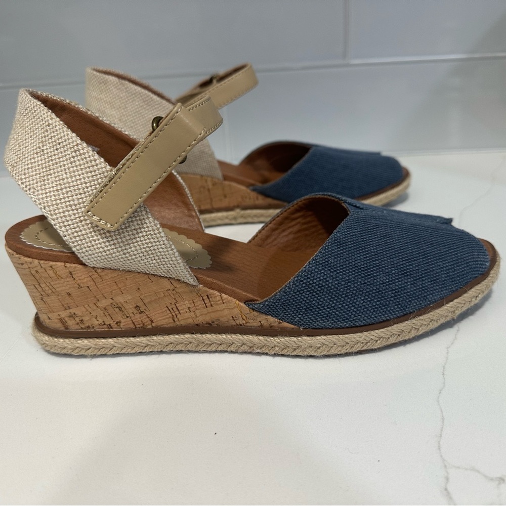 NEW Baretraps Sandals Womens 9 M Odetta Ankle Strap Wedge Slingback Blue Beige - Picture 5 of 9